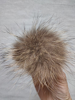 Помпон бежевый 20см из меха енот