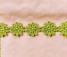 Кружево 10мм ромашки ярко-салатовый (за 1см)