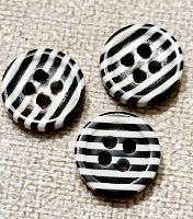 Пуговица 11 мм бело-черная полосатая ОК1