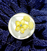 Пуговица на полуножке, крем с желтым цветком, 21мм Union Knopf ОК1