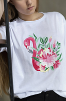 Раскраска на футболке "Фламинго в цветах"