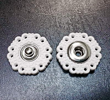 Кнопка пластиковая пришивная белая ажурная, 23 мм