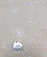 Ткань QUILTING TREASURES снежинки на бежевом (цена за 1 см)