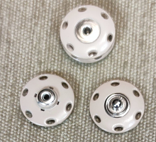 Кнопка пришивная металлическая бежевая, 19 мм